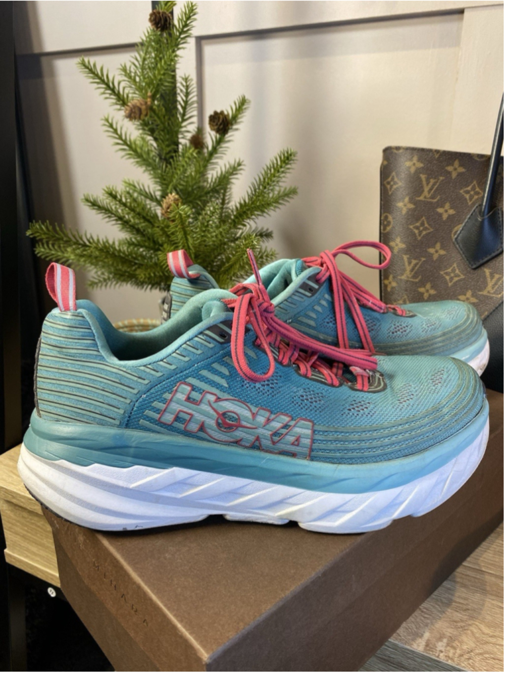 Hoka One One Bondi 6 Womens Size 7.5 Athletic Running Shoes Teal Green F27218E